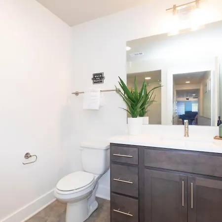 New Hidden Gem, Luxury Kitchen, 5 Min To Broadway Apartment Nashville