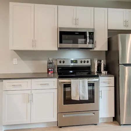 Landing Stylish Studio Clubhouse Pool Apartment *
