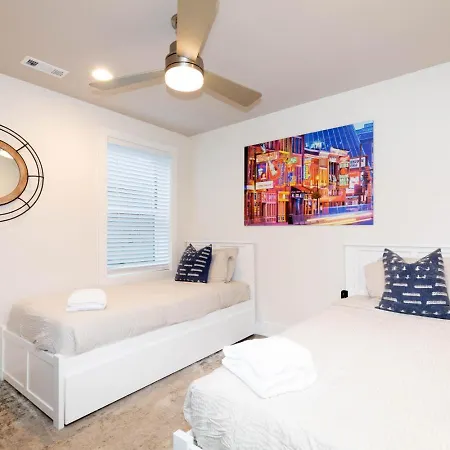 New Hidden Gem, Luxury Kitchen, 5 Min To Broadway Apartment *