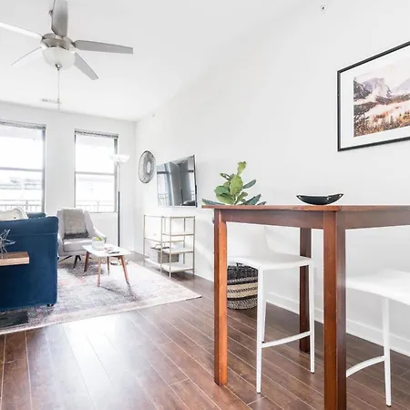 Two Cozysuites Music Row Chic In Apartment