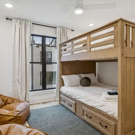 New Modern Escape With Rooftop Hot Tub Apartment Nashville