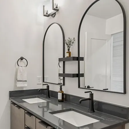Apartment 3br Townhome Rooftop Views Hot Tub & Fireplace