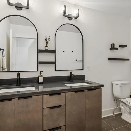 3br Townhome Rooftop Views Hot Tub & Fireplace Apartment Nashville