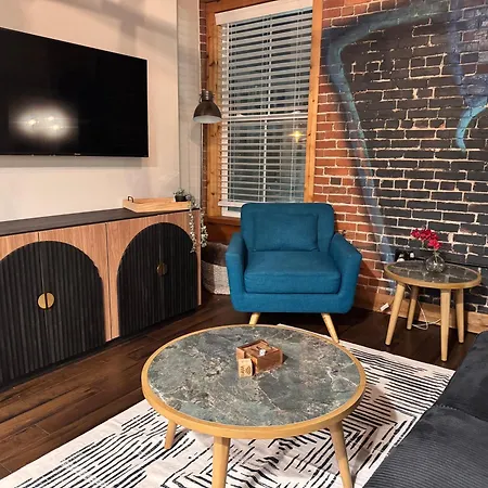 The 1865 Experience With Speakeasy, Pool & Parking Apartment