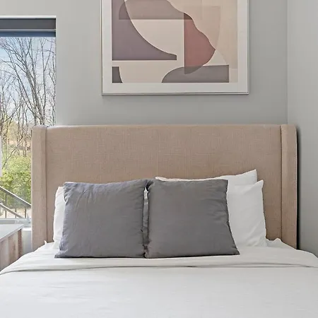 Landing Stylish Studio Clubhouse Pool * Nashville