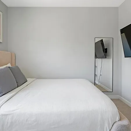 Landing Stylish Studio Clubhouse Pool * Nashville