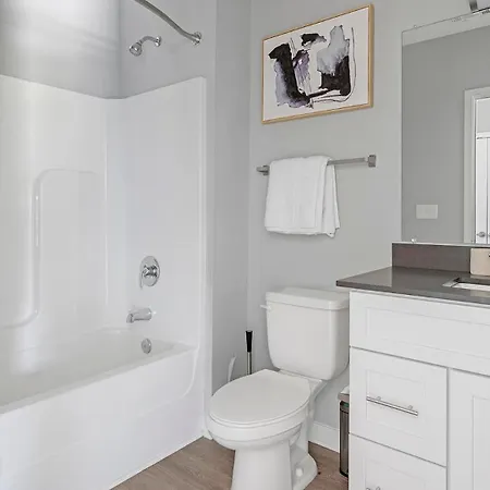 Landing Stylish Studio Clubhouse Pool Apartment