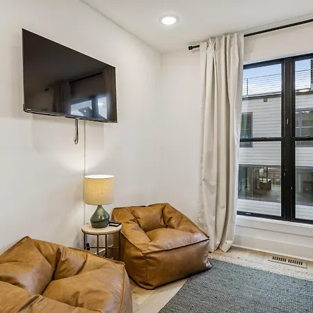 Apartment New Modern Escape With Rooftop Hot Tub *
