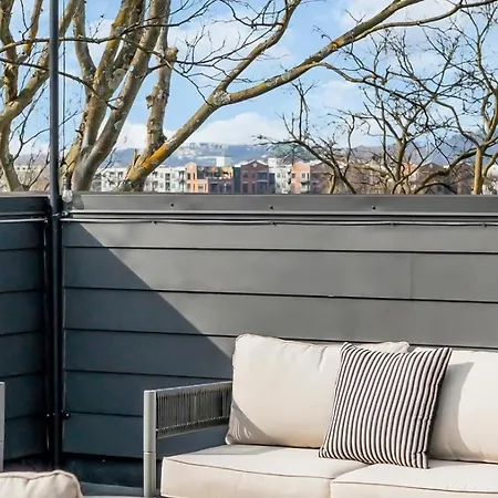 Luxe Urban Retreat - Private Rooftop Hot Tub Deck Nashville