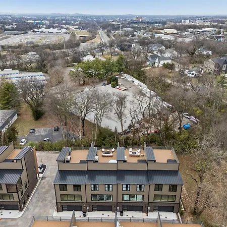 New Modern Escape With Rooftop Hot Tub