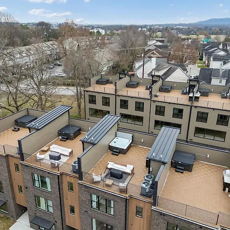 New Modern Escape With Rooftop Hot Tub Apartment *