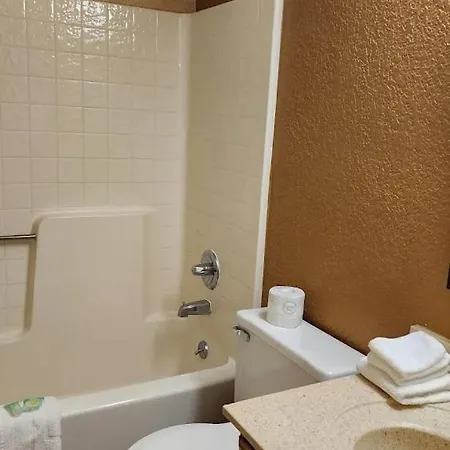 Homestay Suites 2*