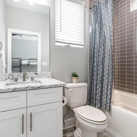 Holiday home Cypress - Private Rooftop Patio - Mins To Broadway