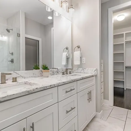 Cypress - Private Rooftop Patio - Mins To Broadway Holiday home