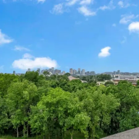 Rooftop, Large Backyard, Fire Pit, Near Downtown Nashville
