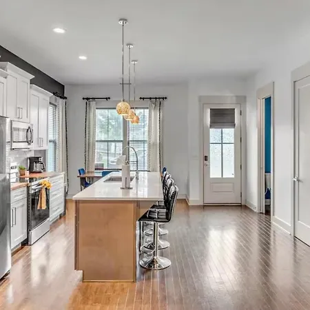 Rooftop, Large Backyard, Fire Pit, Near Downtown Holiday home Nashville