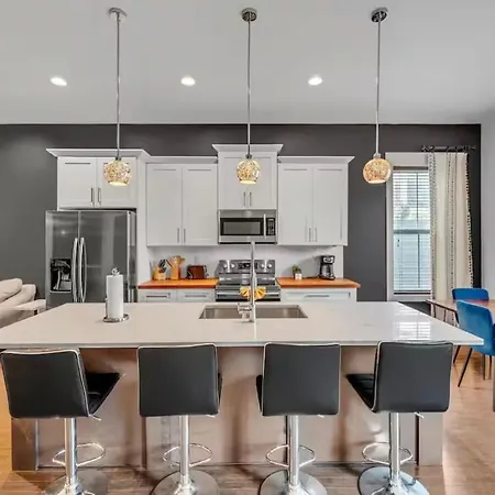 Holiday home Rooftop, Large Backyard, Fire Pit, Near Downtown Nashville
