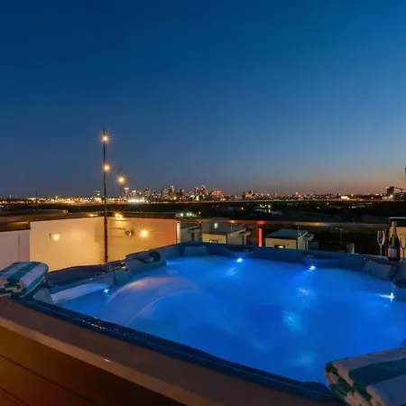 New We Roll Rooftop - Hot Tub With Views - 13 Beds Holiday home