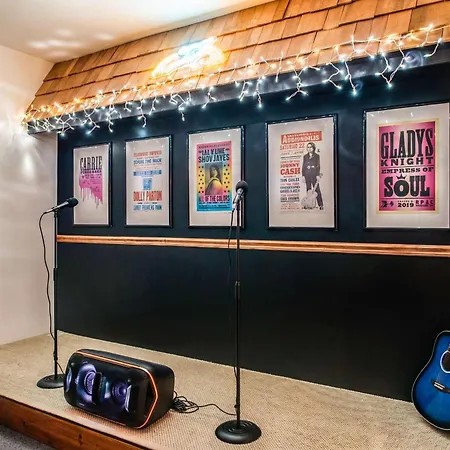 Holiday home Rooftop Downtown Views - Bluebird Karaoke *