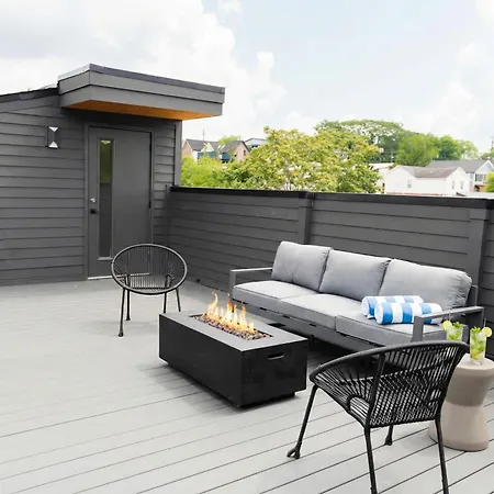 Dual Homes Rooftop Deck In Downtown Holiday home