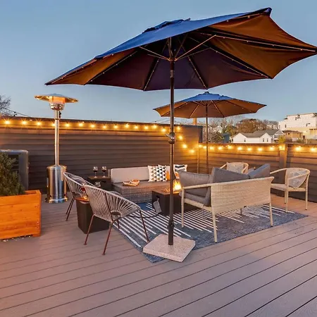 Dual Homes Rooftop Deck In Downtown *
