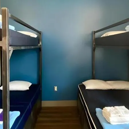 Downtown - Adults Only Hostel