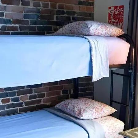 Hostel Downtown - Adults Only