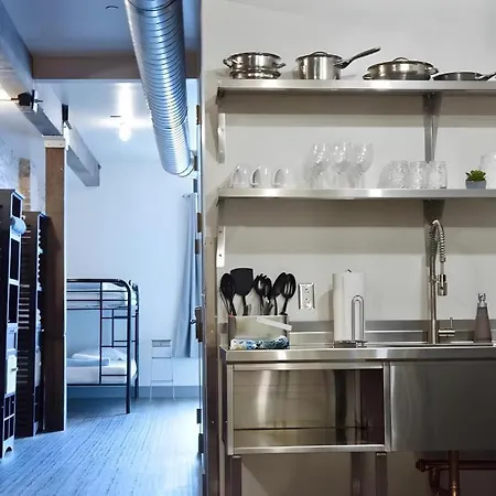 Hostel Downtown - Adults Only *