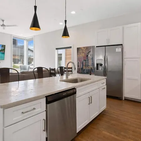 Gorgeous Home-2 Miles To Lower Broadway Holiday home *