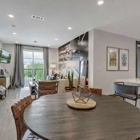 6 Min To Broadway - Gym Rooftop Sleeps 8 Nashville