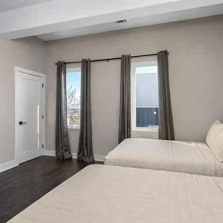 Holiday home Gorgeous New Nash - Rooftop Views - Hot Tub *