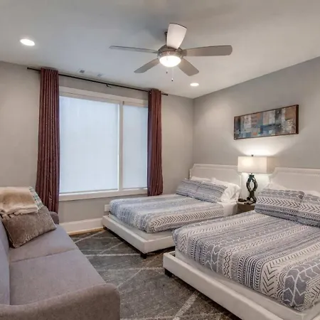 5 Min Uber To Downtown - 2 Car Gargage - Rooftop * Nashville