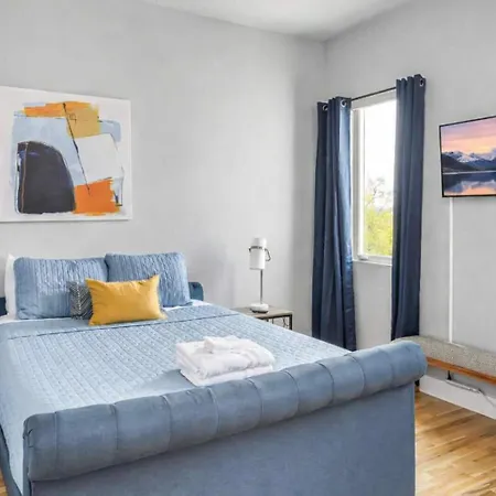 Spacious Sleeps 12 Rooftop Lounge Holiday home Nashville