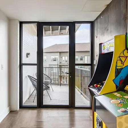 The Double Shot: Dual-suite Bachelor Retreat By Avantstay Holiday home *