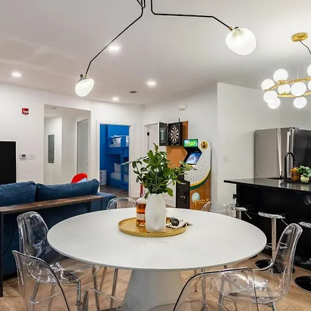The Double Shot: Dual-suite Bachelor Retreat By Avantstay Holiday home
