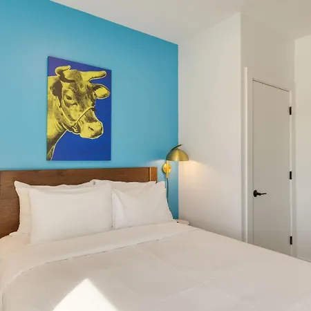 The Double Shot: Dual-suite Bachelor Retreat By Avantstay Holiday home