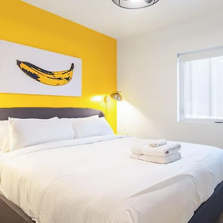Holiday home The Double Shot: Dual-suite Bachelor Retreat By Avantstay *