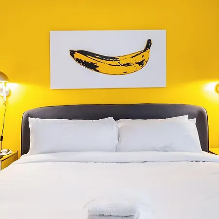 The Double Shot: Dual-suite Bachelor Retreat By Avantstay *