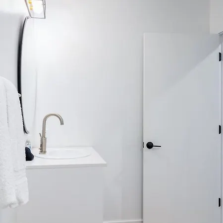 The Double Shot: Dual-suite Bachelor Retreat By Avantstay Holiday home Nashville