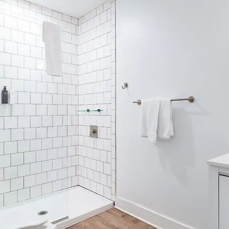 The Double Shot: Dual-suite Bachelor Retreat By Avantstay Nashville