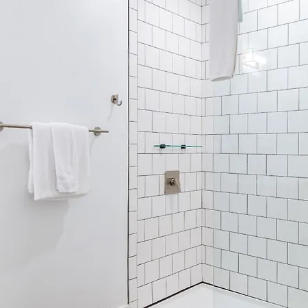The Double Shot: Dual-suite Bachelor Retreat By Avantstay * Nashville