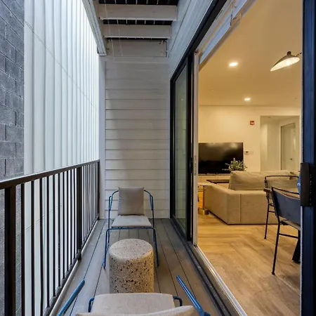 The Double Shot: Dual-suite Bachelor Retreat By Avantstay Holiday home *