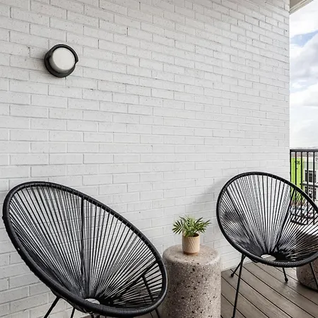 Holiday home The Double Shot: Dual-suite Bachelor Retreat By Avantstay *