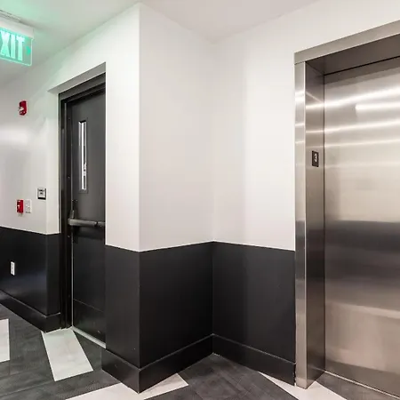 Holiday home The Double Shot: Dual-suite Bachelor Retreat By Avantstay *