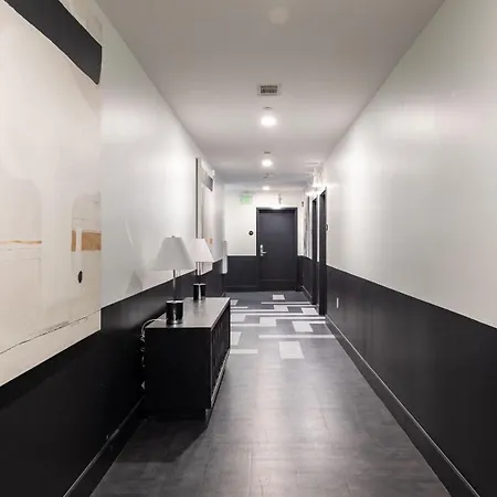 Holiday home The Double Shot: Dual-suite Bachelor Retreat By Avantstay *