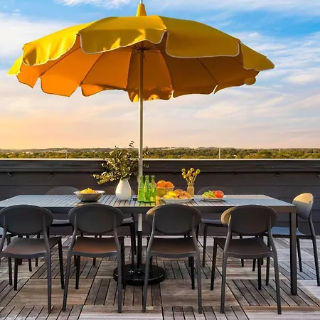The Double Shot: Dual-suite Bachelor Retreat By Avantstay