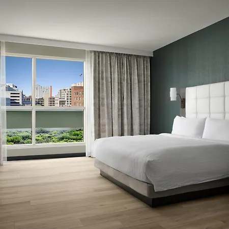 Tempo By Hilton Midtown Hotel 3*