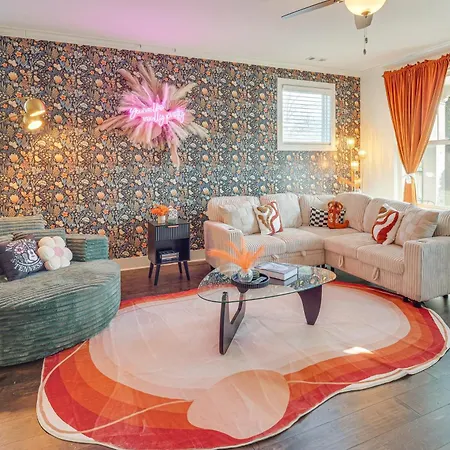 Holiday home Retro Disco Haven Near Downtown Nash! Nashville