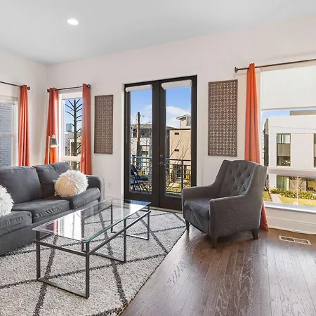 With Stunning Rooftop Views Holiday home Nashville