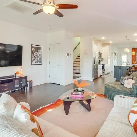 Retro Disco Haven Near Downtown Nash! Holiday home Nashville